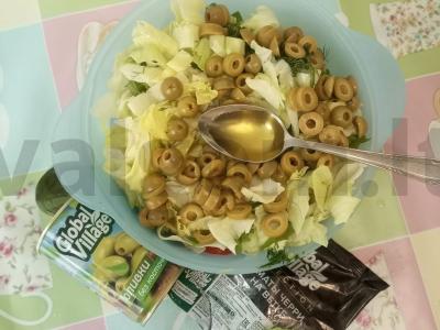 Daržovių salotas su alyvuogėmis per 15 minučių Žingsnis 4