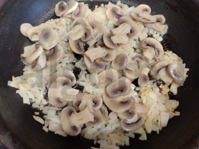 Kepta bulvė su pievagrybiais ir svogūnais Žingsnis 3