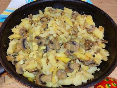 Kepta bulvė su pievagrybiais ir svogūnais Žingsnis 8