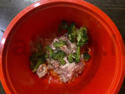 Švelnios dešrelės iš naminio faršo su morkomis ir brokoliais Žingsnis 3