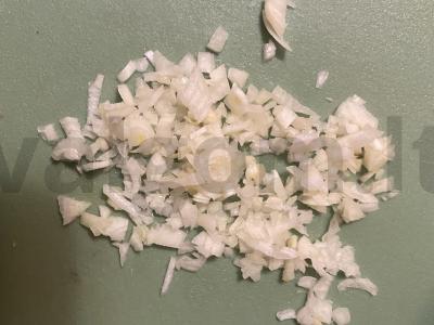 Onigiri su tunu ir svogūnais Žingsnis 1