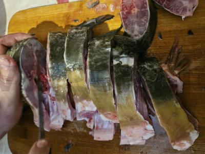 Auksiniu tešlos apvalkalu keptas karšis Žingsnis 1