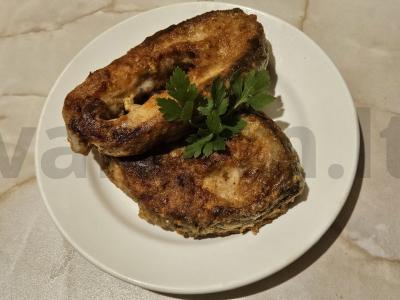 Auksiniu tešlos apvalkalu keptas karšis pagrindine nuotrauka