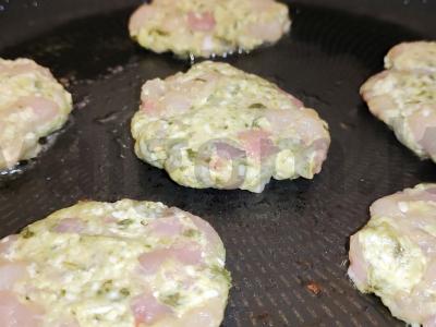 Kotletai su dešrainiu ir vištienos filė Žingsnis 6