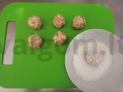 Varškės desertas su kokosų drožlėmis ir saldžiuoju pienu Žingsnis 4