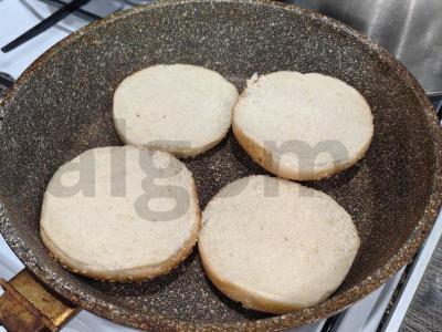 Sotūs naminis burgeris su jautienos kotletu Žingsnis 4