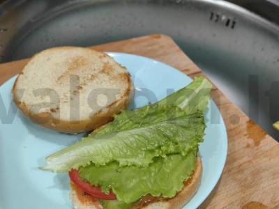 Sotūs naminis burgeris su jautienos kotletu Žingsnis 8