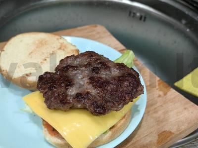 Sotūs naminis burgeris su jautienos kotletu Žingsnis 10