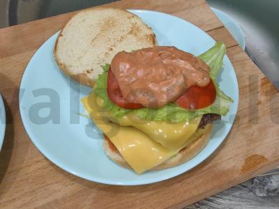 Sotūs naminis burgeris su jautienos kotletu Žingsnis 14