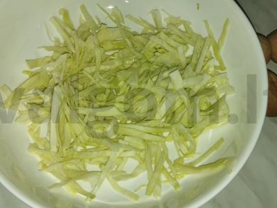 Salotas su graikiniais riešutais ir balzaminiu padažu Žingsnis 1