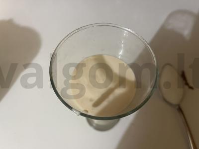 Vaikiškas pieno kokteilis su raugintu pienu „Ažūrinis“ Žingsnis 1