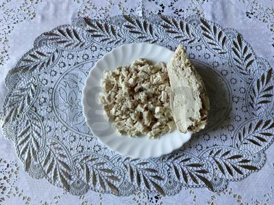 Vištienos filė, raugintų kopūstų ir žaliųjų žirnių salotos Žingsnis 1