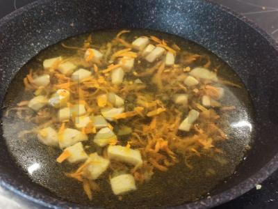 Kuskusas su vištiena keptuvėje Žingsnis 3