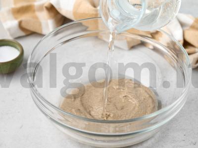 Ruginiai bandelės su rauginiu Žingsnis 1