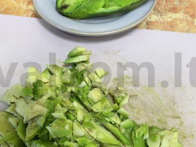 Salotos su tunu, avokadu ir pomidorais pelati Žingsnis 2