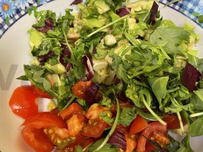 Salotos su tunu, avokadu ir pomidorais pelati Žingsnis 5