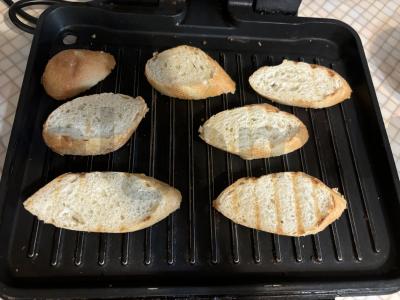 Brusketa su tunu ir korėjietiška morkų salotomis Žingsnis 3