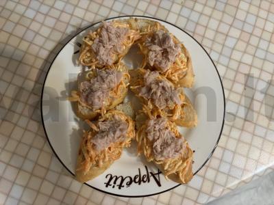 Brusketa su tunu ir korėjietiška morkų salotomis Žingsnis 7