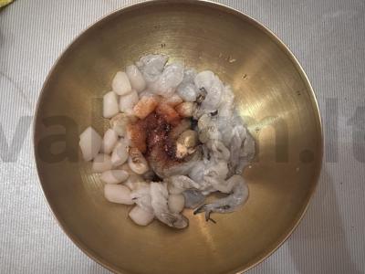 Makaronai su midijomis ir krevetėmis Žingsnis 1