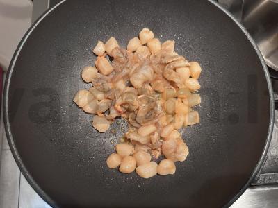 Makaronai su midijomis ir krevetėmis Žingsnis 2