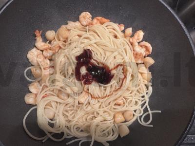 Makaronai su midijomis ir krevetėmis Žingsnis 4