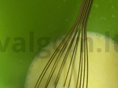 Pūsti blynai su pienu ir tirpintu sviestu Žingsnis 3