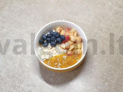 Vaisių dubuo su varške ir karamele pagrindine nuotrauka