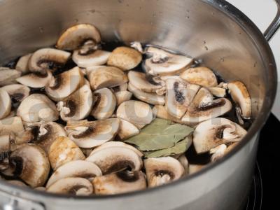 Sultinys su grybais ir bekonu Žingsnis 1