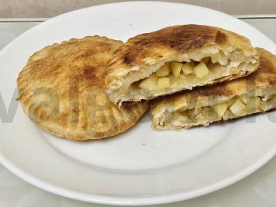 Traškūs pyragėliai su obuoliais pagrindine nuotrauka