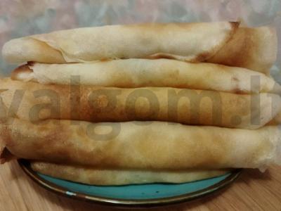 Blynai su obuoliais ir cinamonu pagrindine nuotrauka