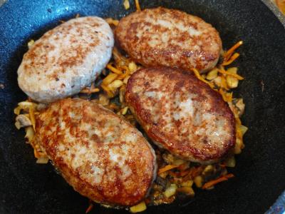 Kotletai grybų padaže Žingsnis 8