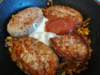 Kotletai grybų padaže Žingsnis 9