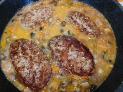 Kotletai grybų padaže Žingsnis 10