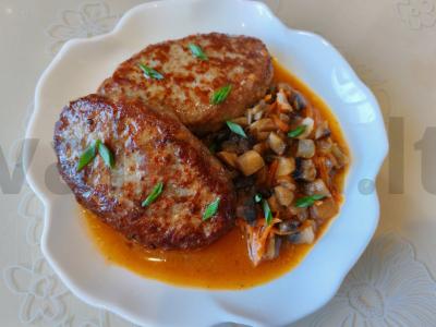 Kotletai grybų padaže pagrindine nuotrauka