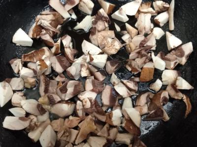 Skrebučiai su pievagrybiais ir sūriu Žingsnis 1