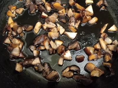 Skrebučiai su pievagrybiais ir sūriu Žingsnis 2