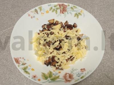 Skrebučiai su pievagrybiais ir sūriu Žingsnis 3