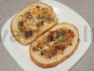 Skrebučiai su pievagrybiais ir sūriu pagrindine nuotrauka