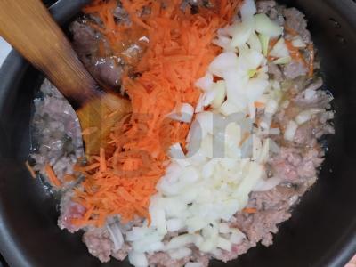 Namų makaronai su faršu ir konservuotais pomidorais Žingsnis 3