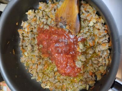 Namų makaronai su faršu ir konservuotais pomidorais Žingsnis 4