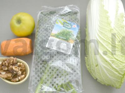 Pekino kopūstų salotos su morkomis ir riešutais Žingsnis 1