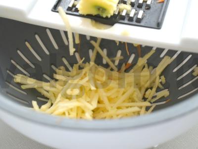 Pekino kopūstų salotos su morkomis ir riešutais Žingsnis 4