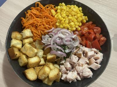 Salotas „Edelveisas“ su rūkytomis vištienos krūtinėlėmis pagrindine nuotrauka