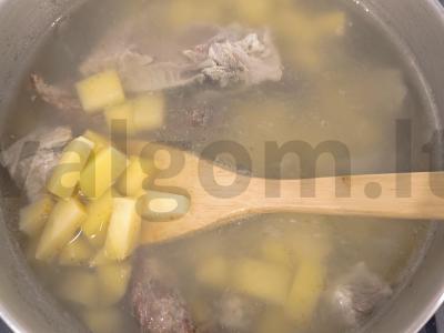 Ryškus sriuba su rūkytomis mėsomis Žingsnis 7