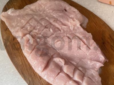 Kepta vištienos krūtinėlė su rūkytomis šoninėmis Žingsnis 1