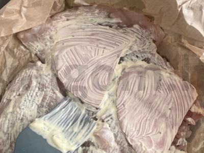 Kepta vištienos krūtinėlė su rūkytomis šoninėmis Žingsnis 5