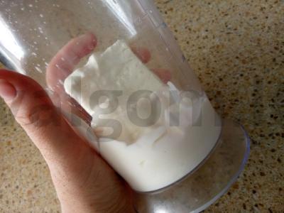 Varškės desertas „Juodųjų serbentų malonumas“ Žingsnis 1