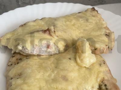 Kepta vištienos krūtinėlė su rūkytomis šoninėmis pagrindine nuotrauka