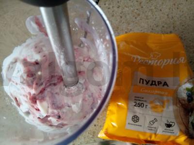 Varškės desertas „Juodųjų serbentų malonumas“ Žingsnis 3