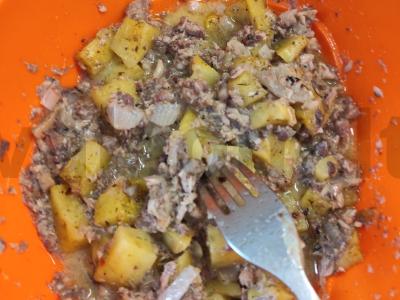 Žuvies pyragas iš skysto tešlos Žingsnis 1